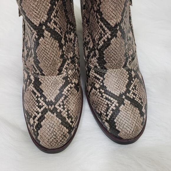 Baretraps New in box cacie snake print side zip booties woman's size 9 - Picture 5 of 9